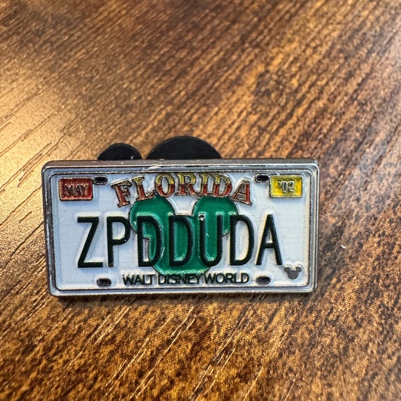 ONE LOT Disney Trading Pins - Picture 13 of 16